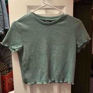 Cropped green tee